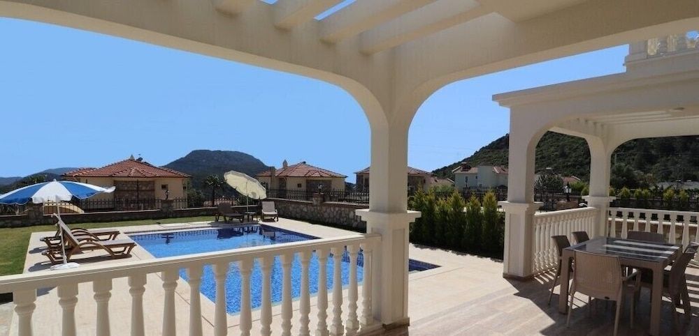 undefined Villa BEY2 by JoyLettings 4