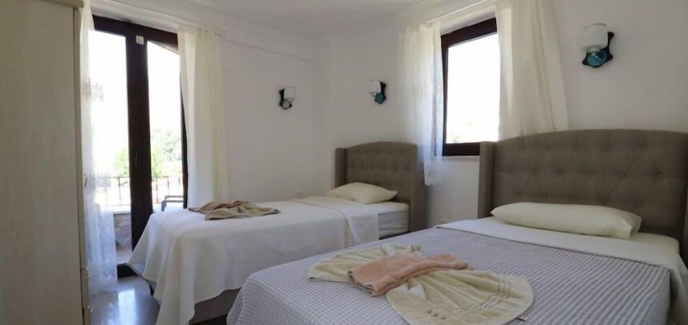 undefined Villa XT12 by JoyLettings 3