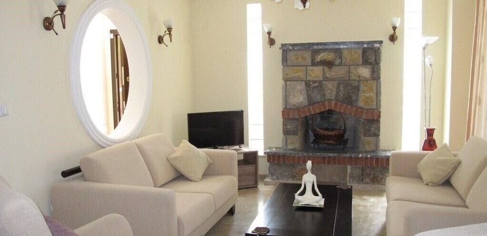 undefined Villa XT37 by JoyLettings 9