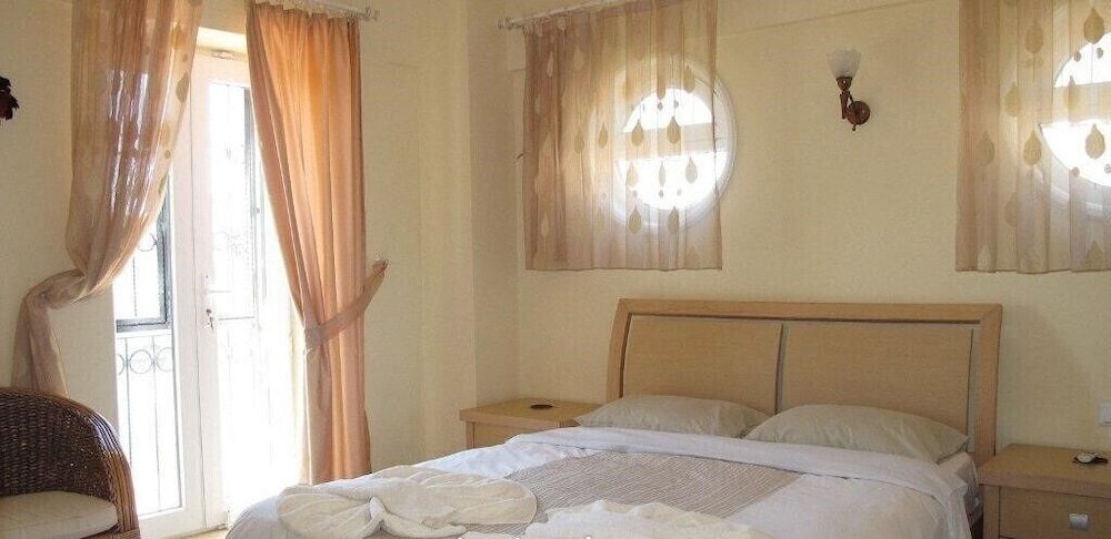 undefined Villa XT37 by JoyLettings 4