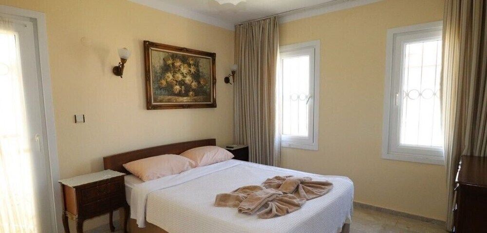 undefined Villa FT04 by JoyLettings 6