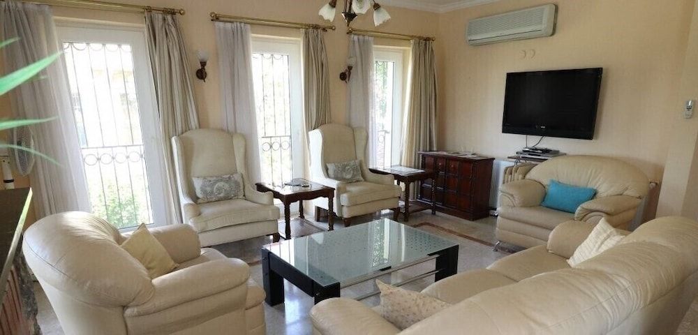 Villa FT04 by JoyLettings Villa 8