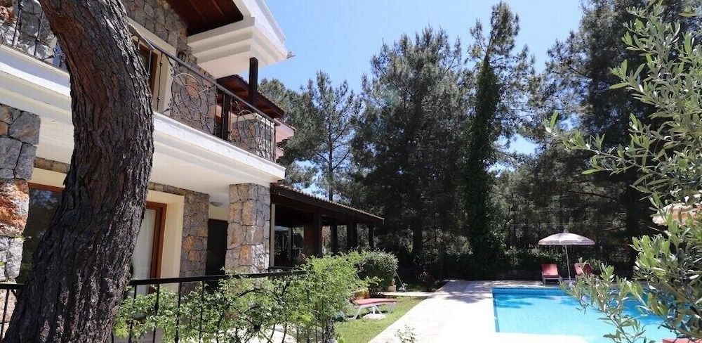 undefined Villa AX12 by JoyLettings 3