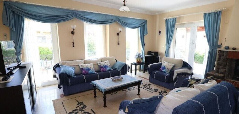 undefined Villa FT07 by JoyLettings 5