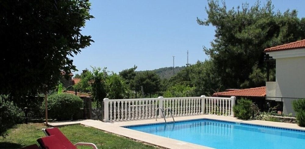 undefined Villa AX20 by JoyLettings 4