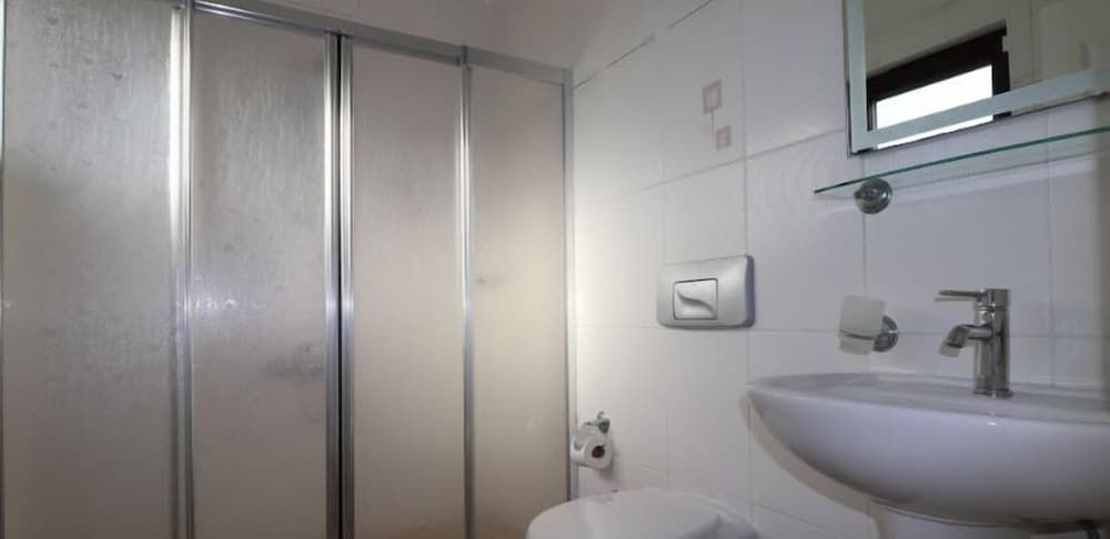 Villa XT15 by JoyLettings Villa, 3 Bedrooms 11