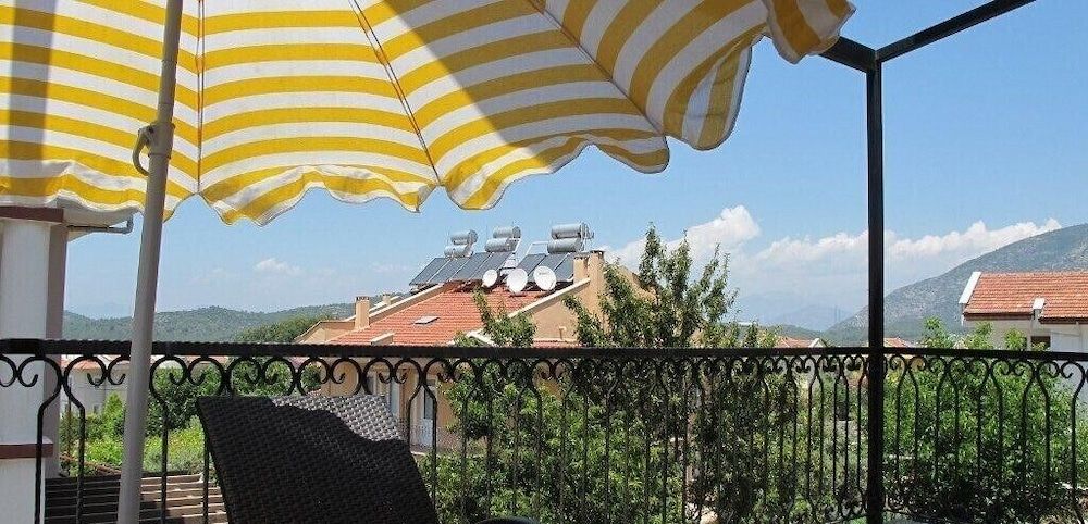 Villa ALC2 by JoyLettings Villa, 3 Bedrooms 7