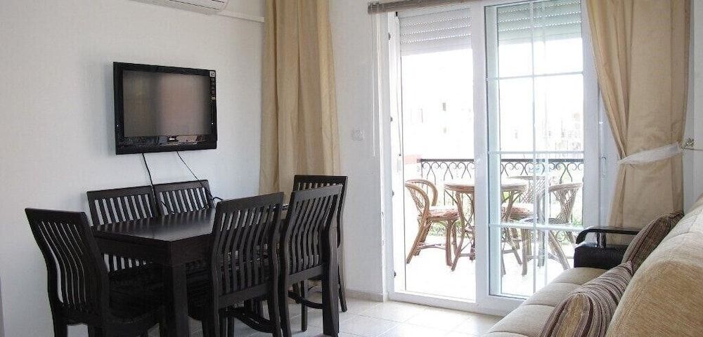 undefined Villa ALC2 by JoyLettings 8