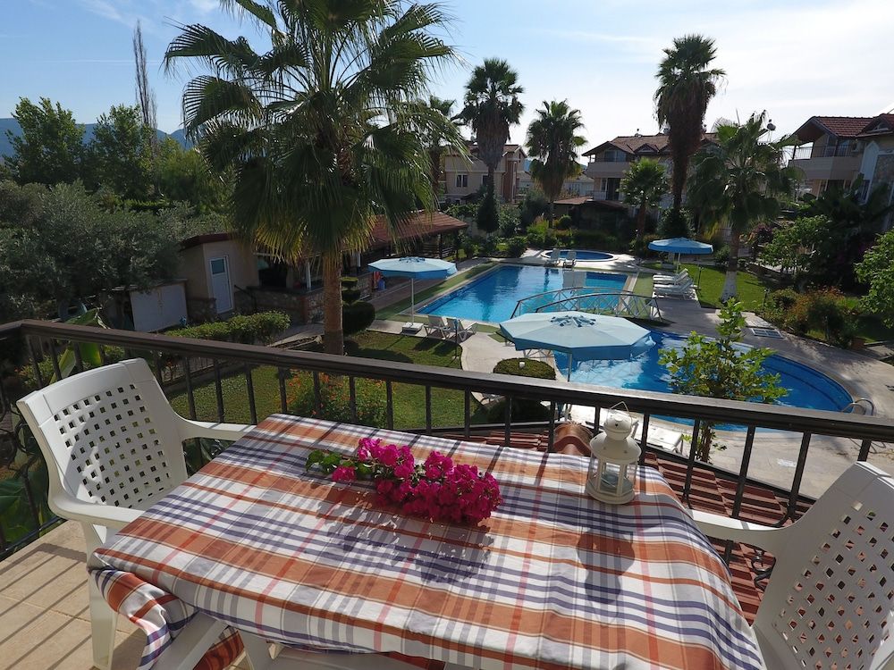 undefined Lale Apart