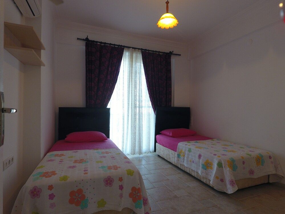 undefined Lale Apart 8