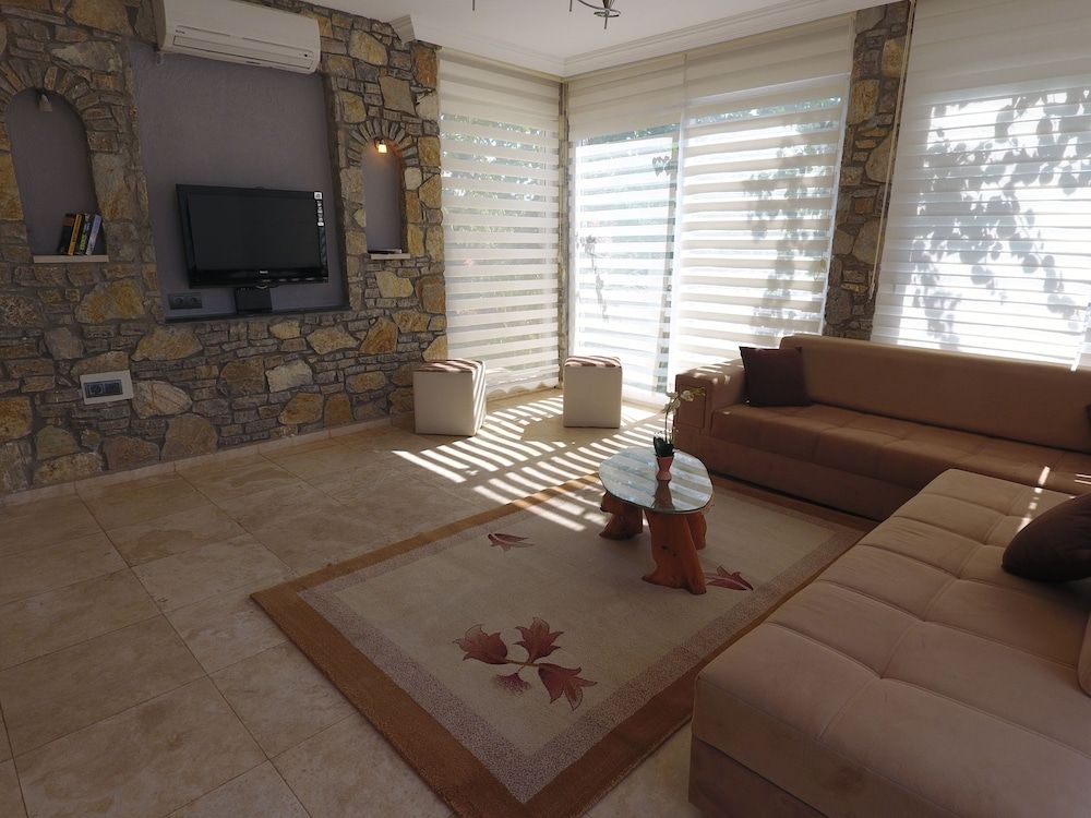 undefined Lale Apart 3