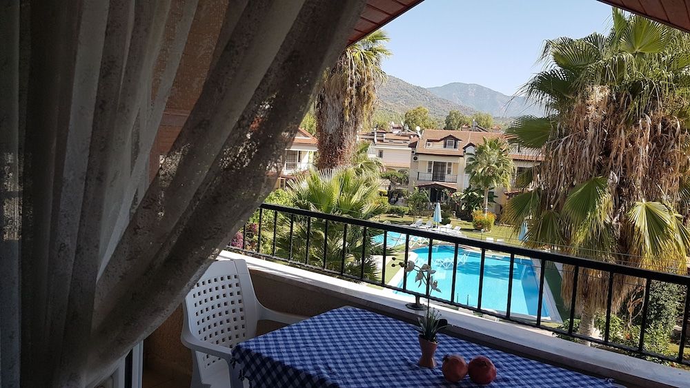 undefined Lale Apart 5