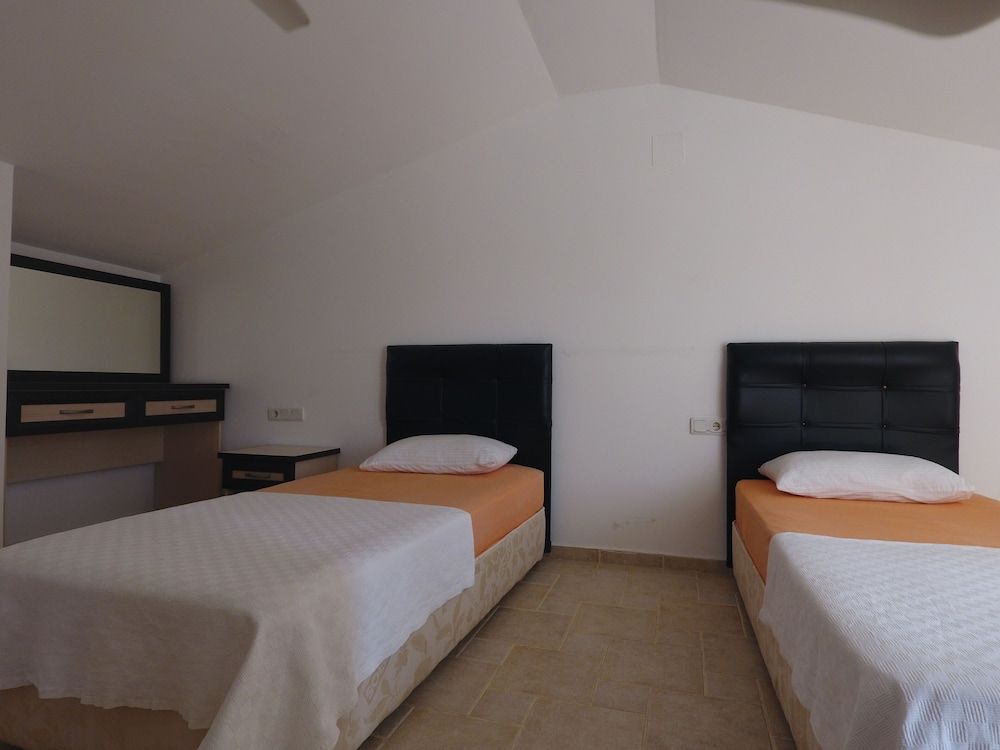 undefined Lale Apart 7