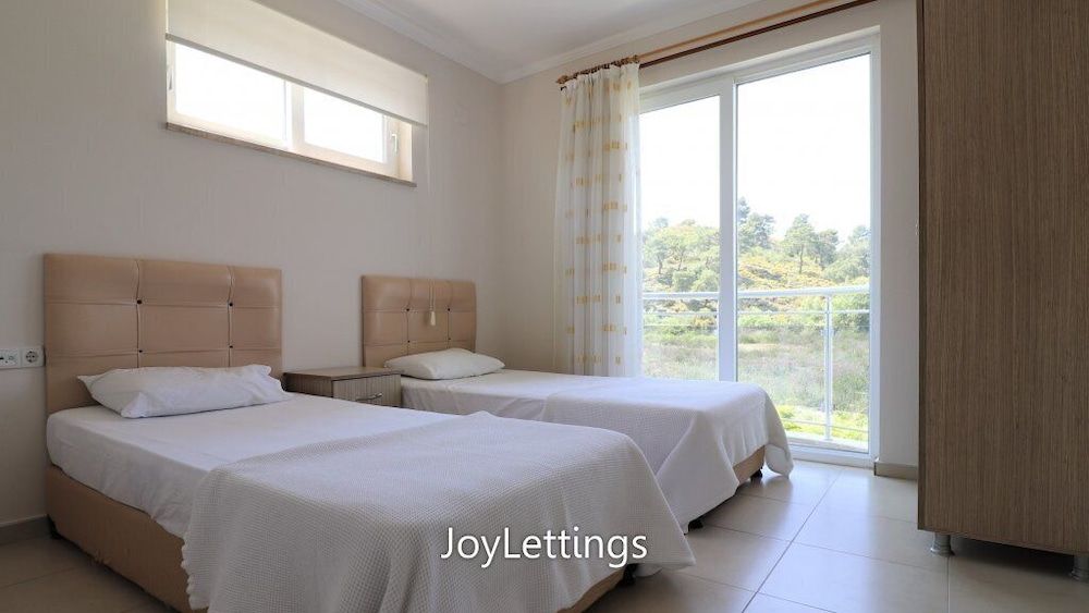undefined Villa BG12 by JoyLettings 5