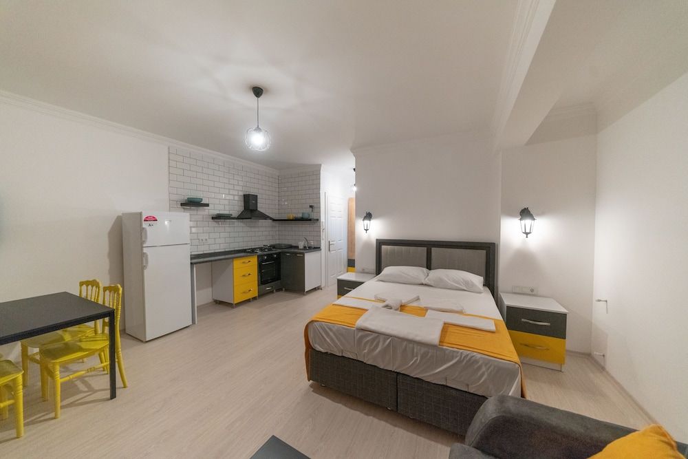 F48 Homes Superior Room, Balcony, Garden View 2