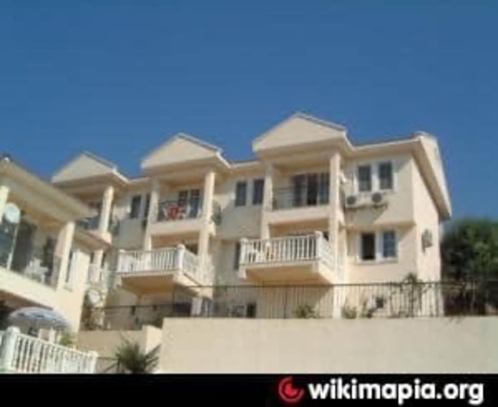 undefined Remarkable 4-bed Villa 2