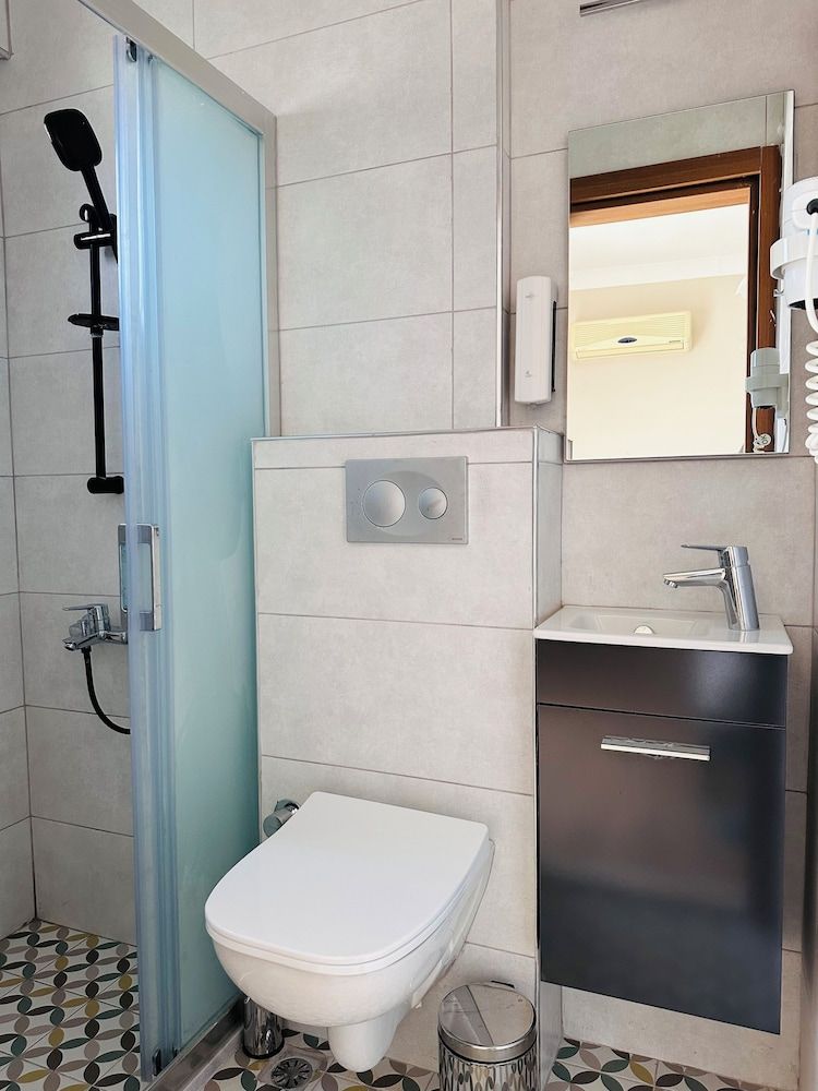 Cennet Hotel Standard Twin Room 5