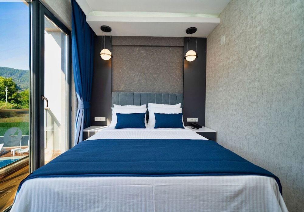 undefined The Halcyon 9