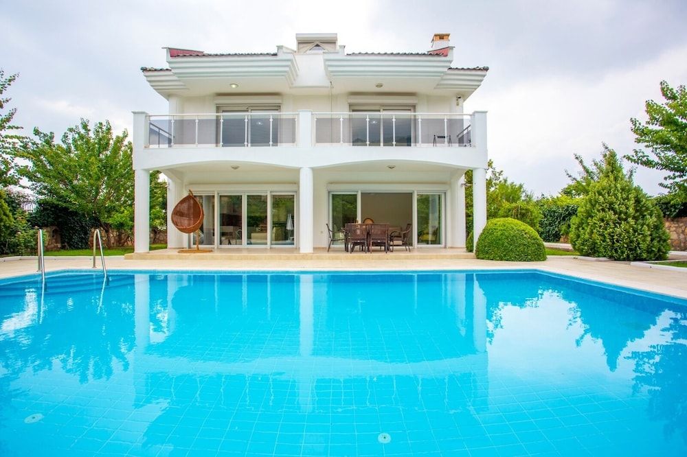 undefined Crown Villa 2 3