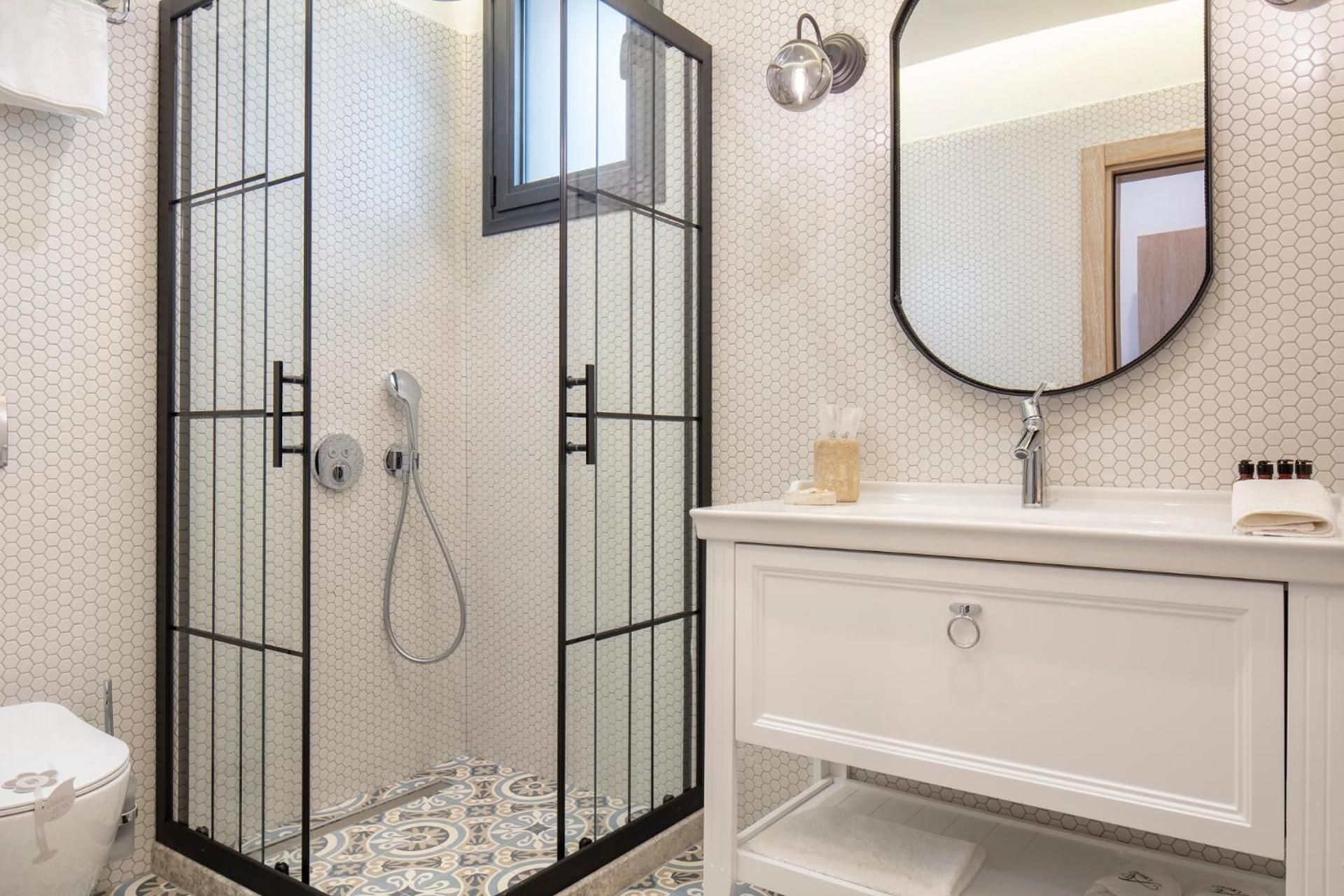 Ada Dreams City Deluxe Suite with Sea View 2