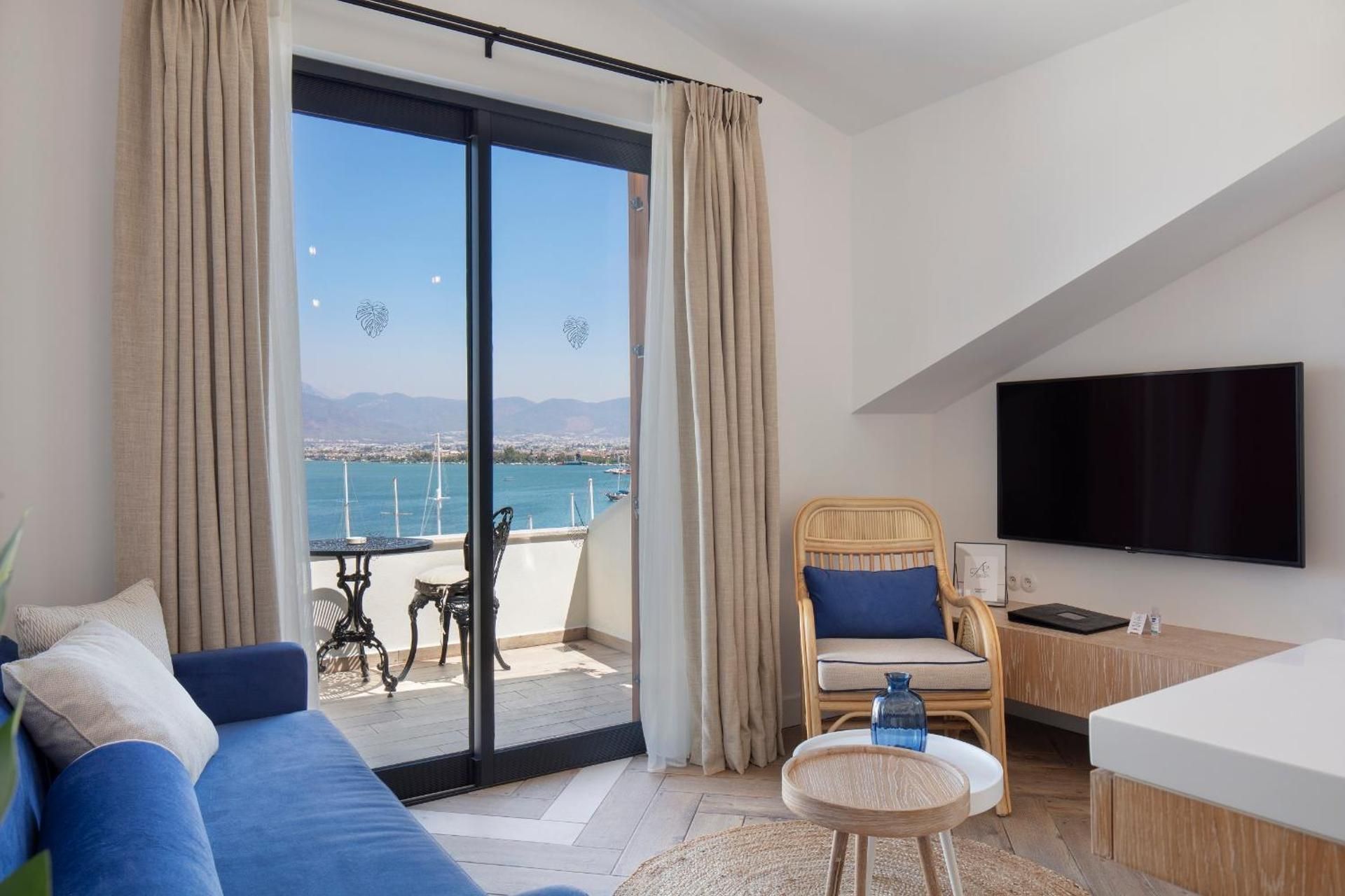 Ada Dreams City Deluxe Suite with Sea View 3