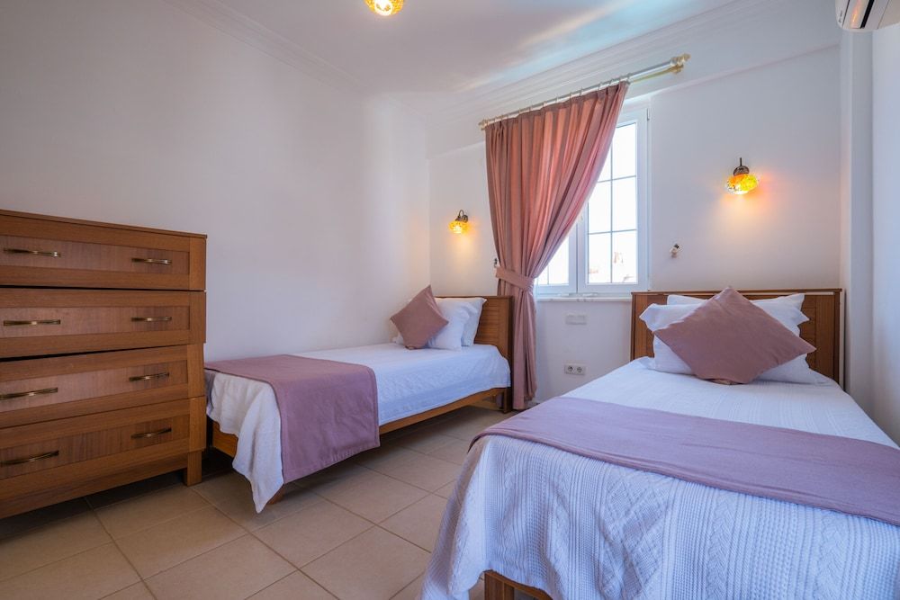 Infinity Flora Villa Luxury Villa, 4 Bedrooms 3