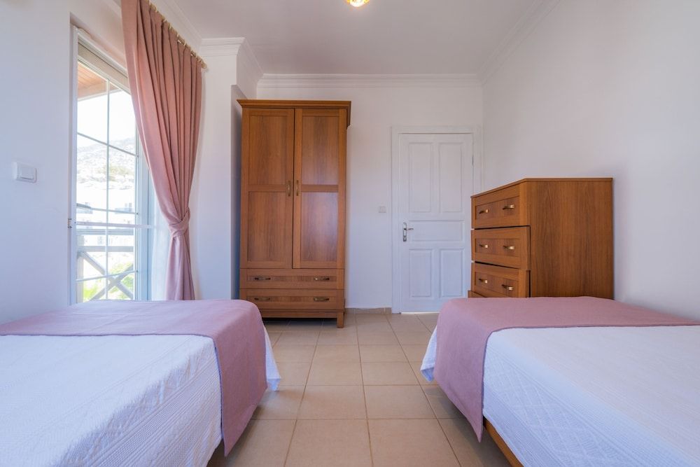 Infinity Flora Villa Luxury Villa, 4 Bedrooms 4