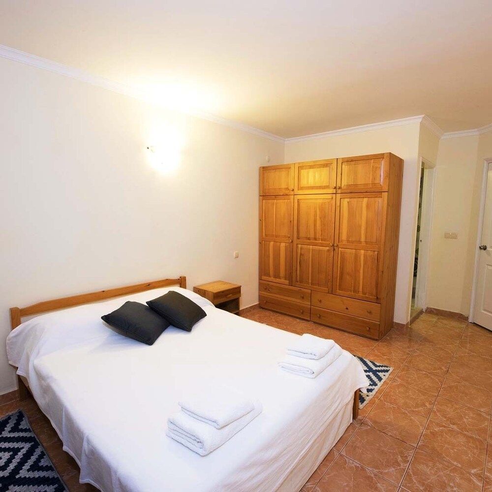 Bougainvillea Houses Family Apartment