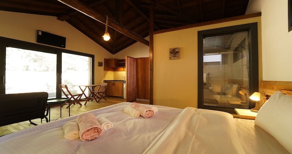 undefined Cragus Inn