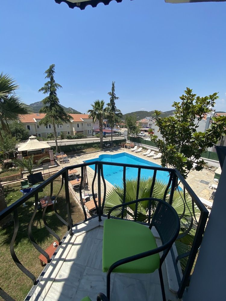 Greenway Hotel Family Triple Room 12