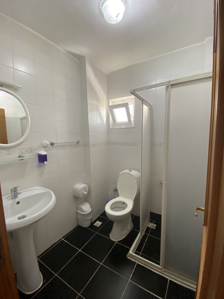 Greenway Hotel Family Triple Room 8