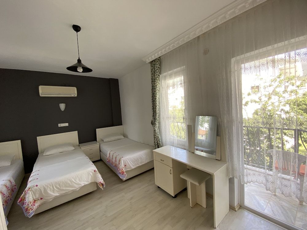 Greenway Hotel Standard Triple Room 2