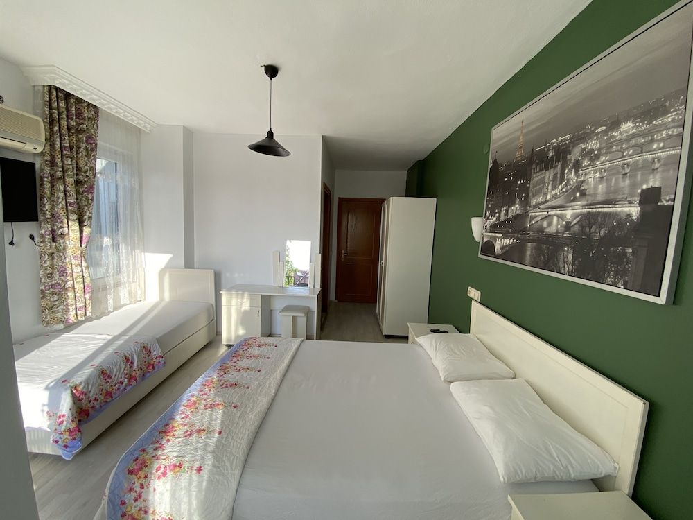 undefined Greenway Hotel 2