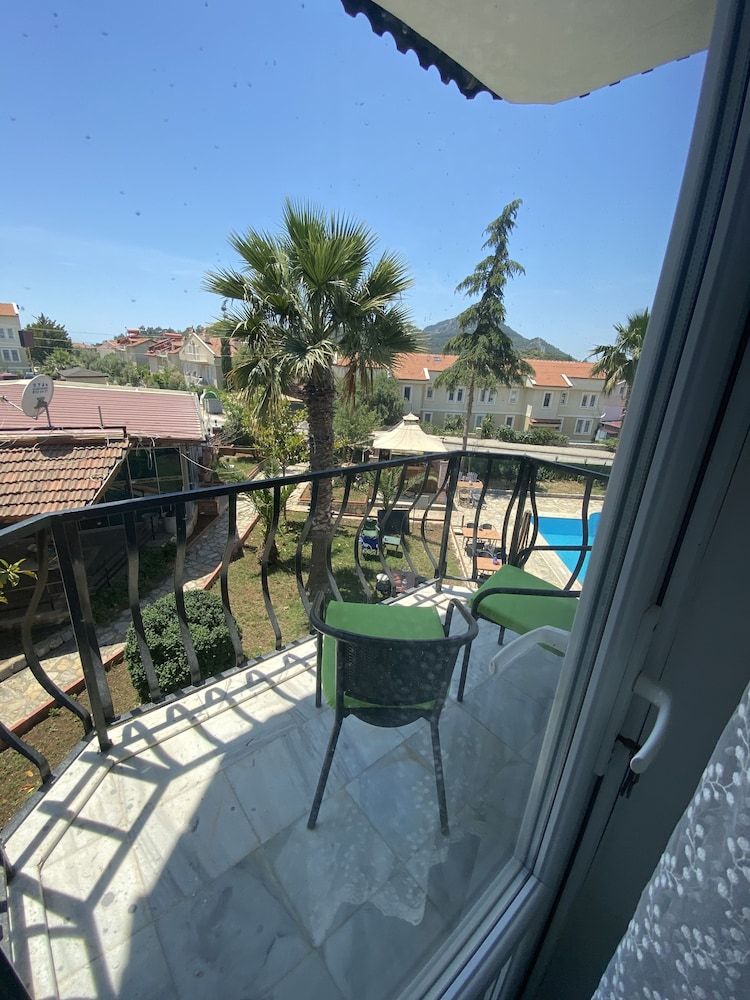 Greenway Hotel Family Triple Room 14