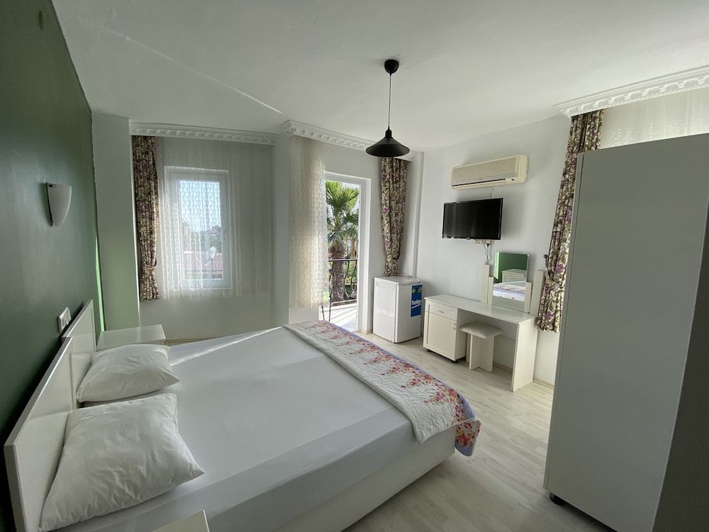 undefined Greenway Hotel 4