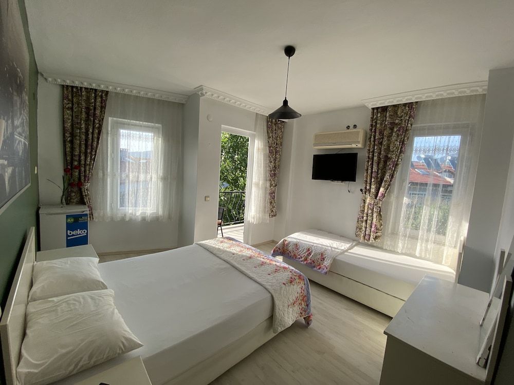 Greenway Hotel Family Triple Room 3