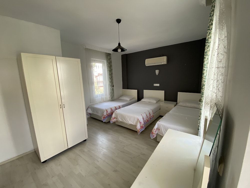 undefined Greenway Hotel