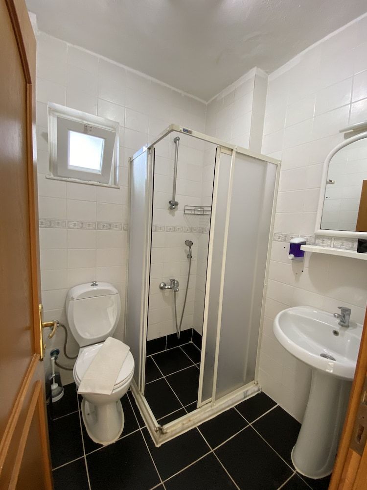 Greenway Hotel Family Triple Room 5