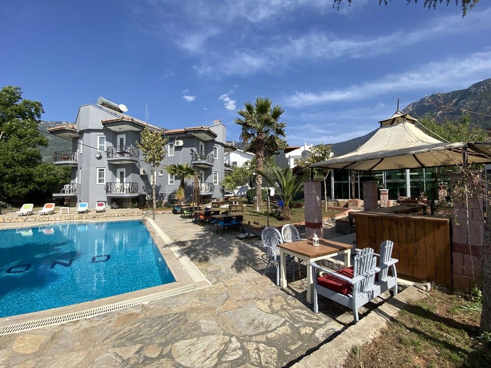 undefined Greenway Hotel 8