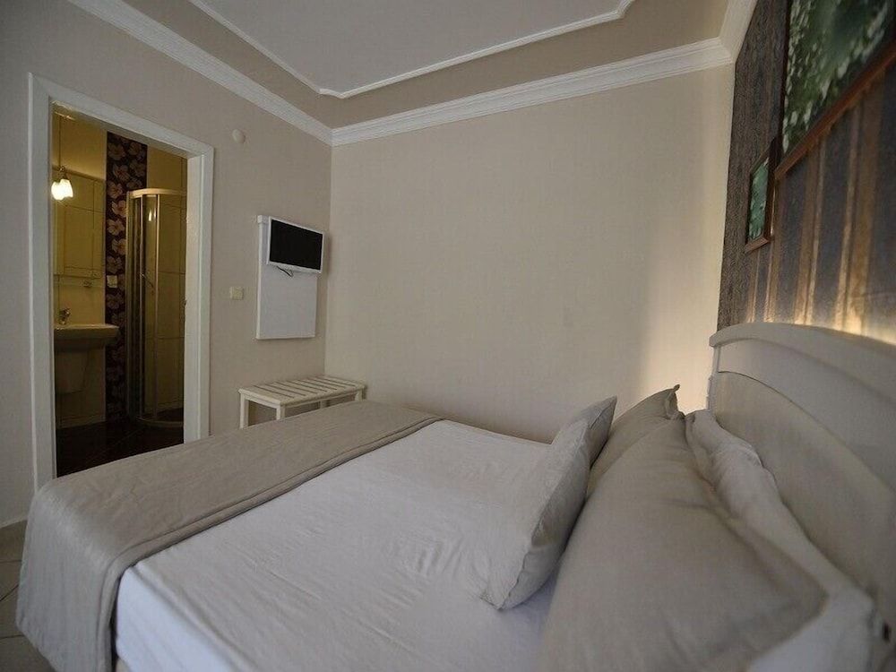 Nicholas Park Hotel Standard Room, Sea View 3