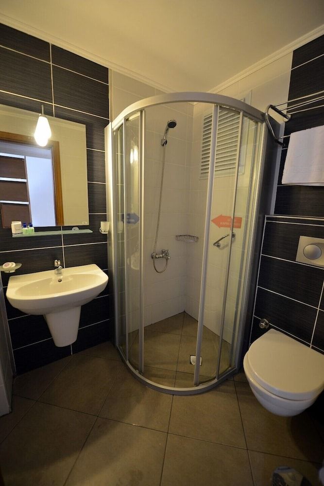 Nicholas Park Hotel Standard Room 4