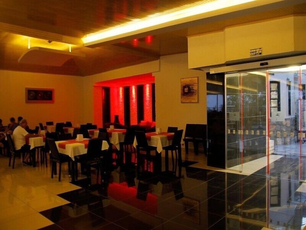 undefined Nicholas Park Hotel 7