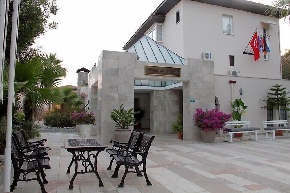 undefined Nicholas Park Hotel 4