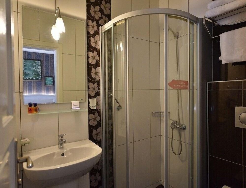 Nicholas Park Hotel Standard Room, Sea View 4