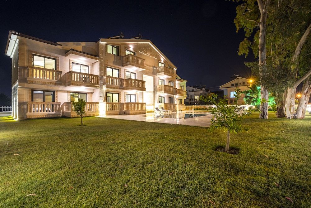 undefined Kalender Suits 9