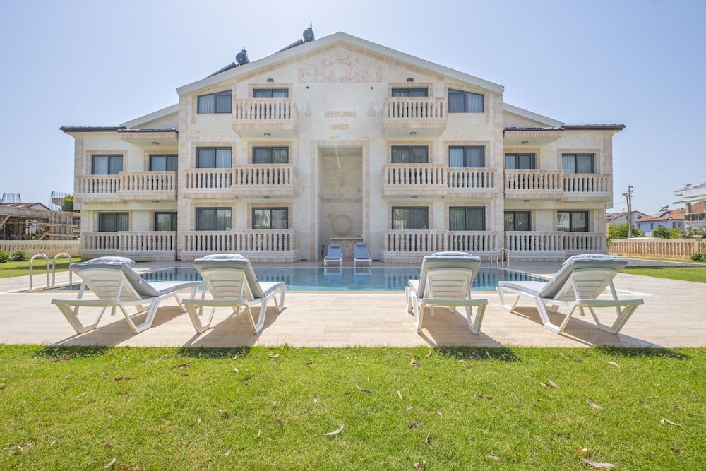 undefined Kalender Suits 8