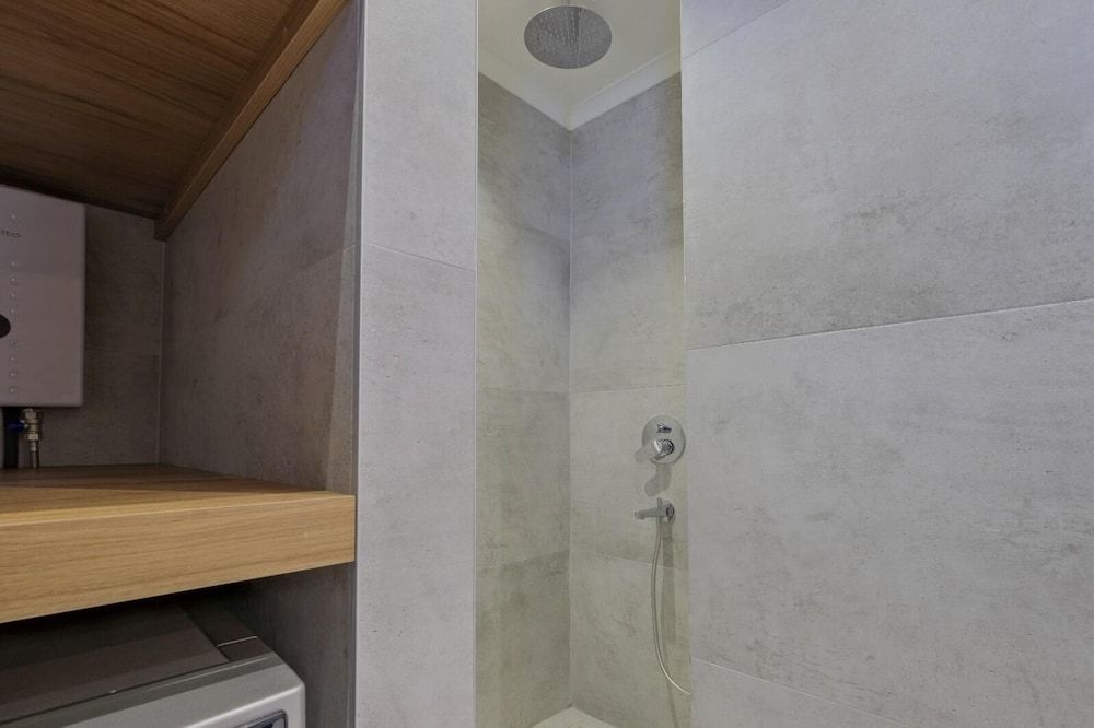 Kalender Suits Deluxe Room, Pool View 4