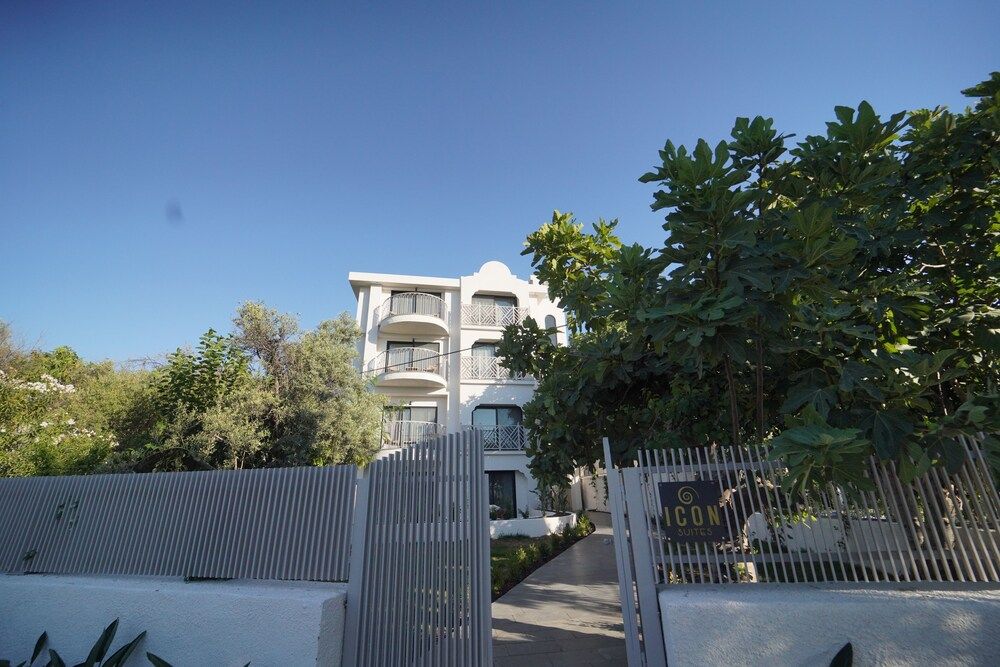 undefined Icon Beach Suites Hotel 10