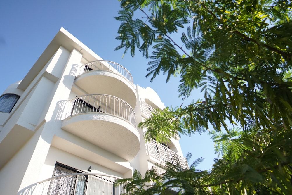 undefined Icon Beach Suites Hotel 6