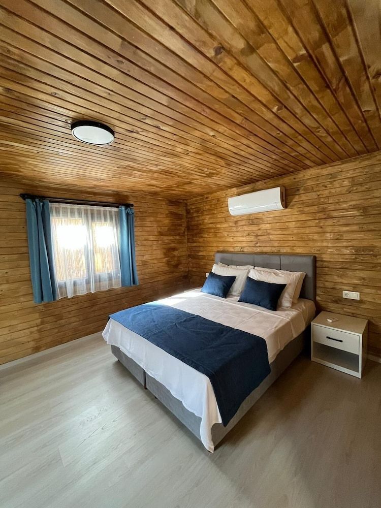 The Halcyon Apartment Bungalow